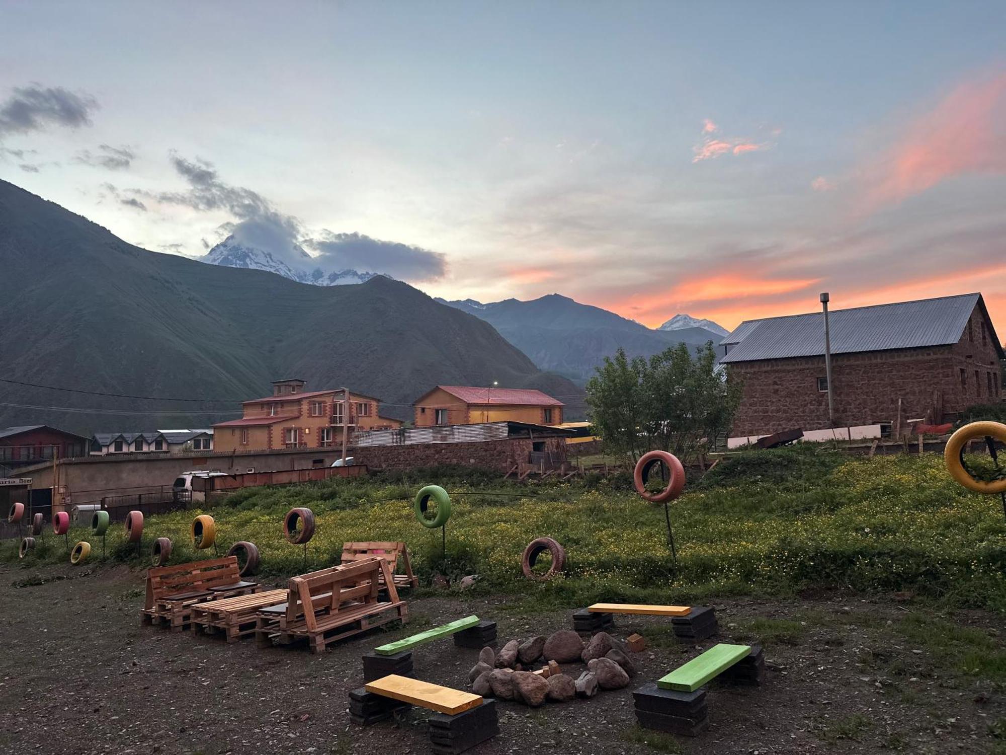 Royal Cottages Kazbegi Exterior photo