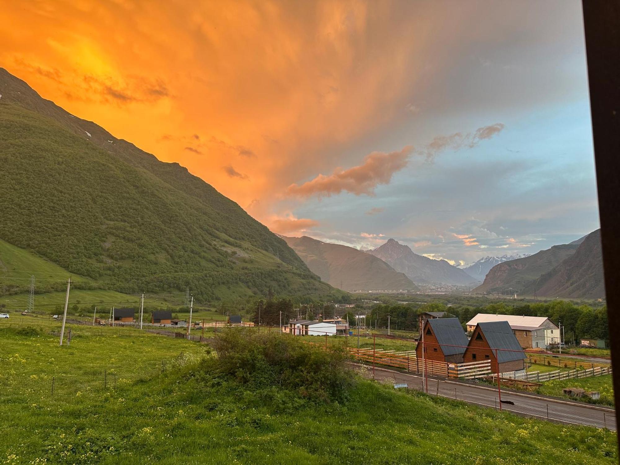 Royal Cottages Kazbegi Exterior photo